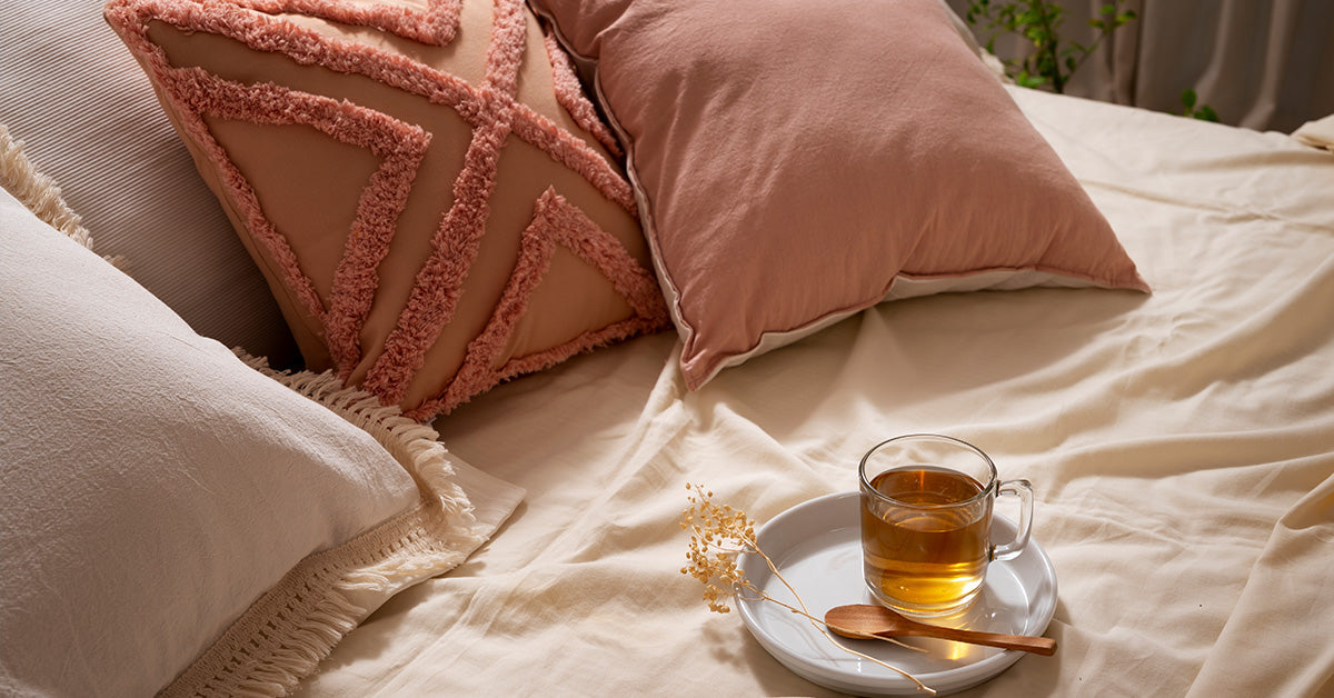 The Pillowcase That Grounds a Sleep Mask Without Wires: How ECOHEAL Helps Relieve Eye Strain at Night